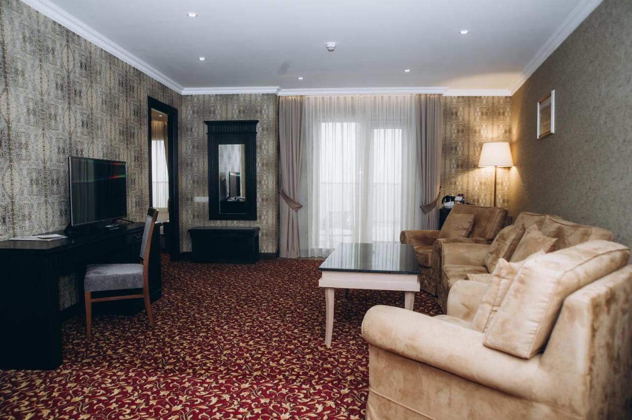 Colosseum Marina Hotel Batumi Kültér fotó