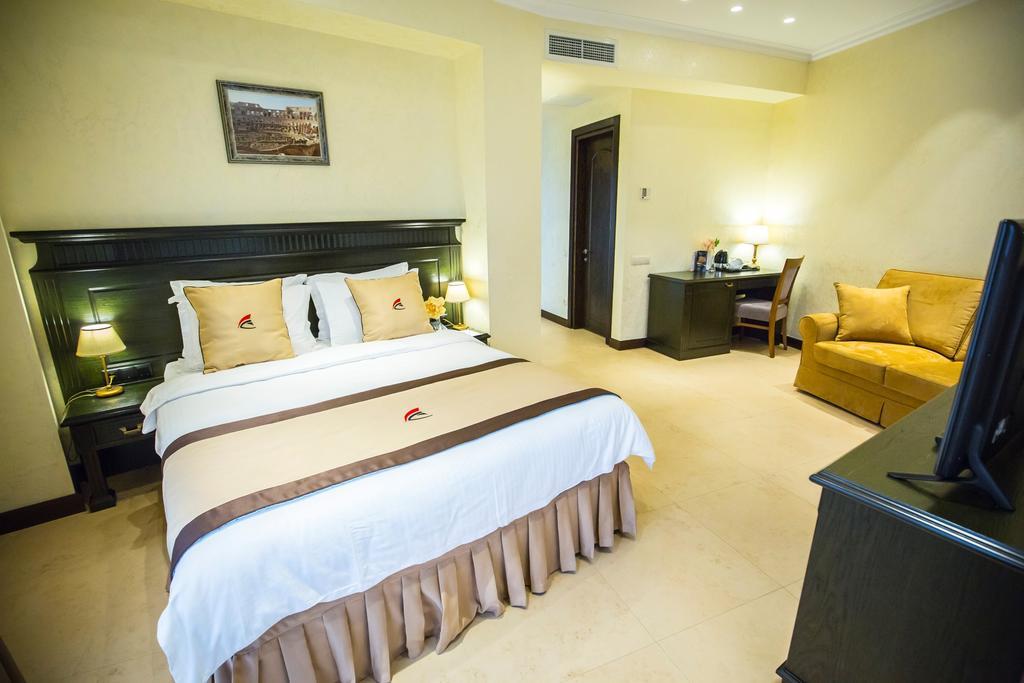 Colosseum Marina Hotel Batumi Szoba fotó