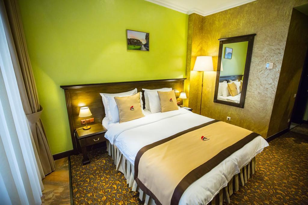 Colosseum Marina Hotel Batumi Szoba fotó