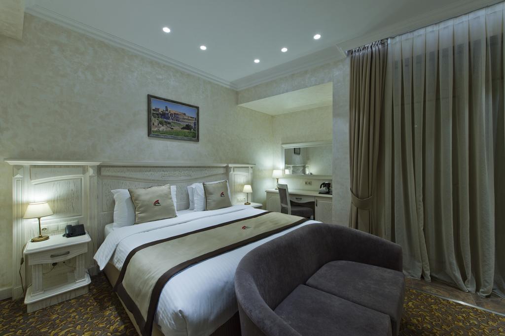 Colosseum Marina Hotel Batumi Kültér fotó